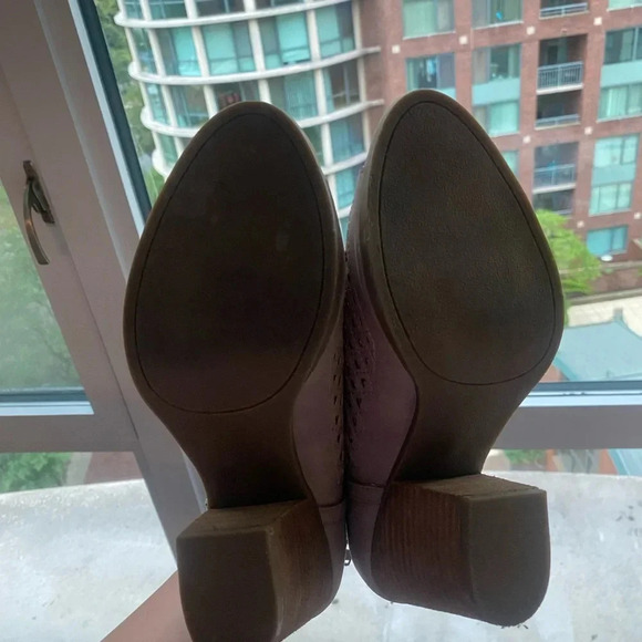 Francesca’s cream booties - Picture 6 of 9